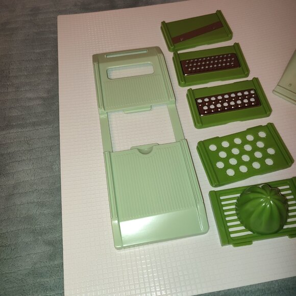 Space Saving Multi Purpose Grater Merry Green Kitchen Accessories Must Have - Picture 8 of 9